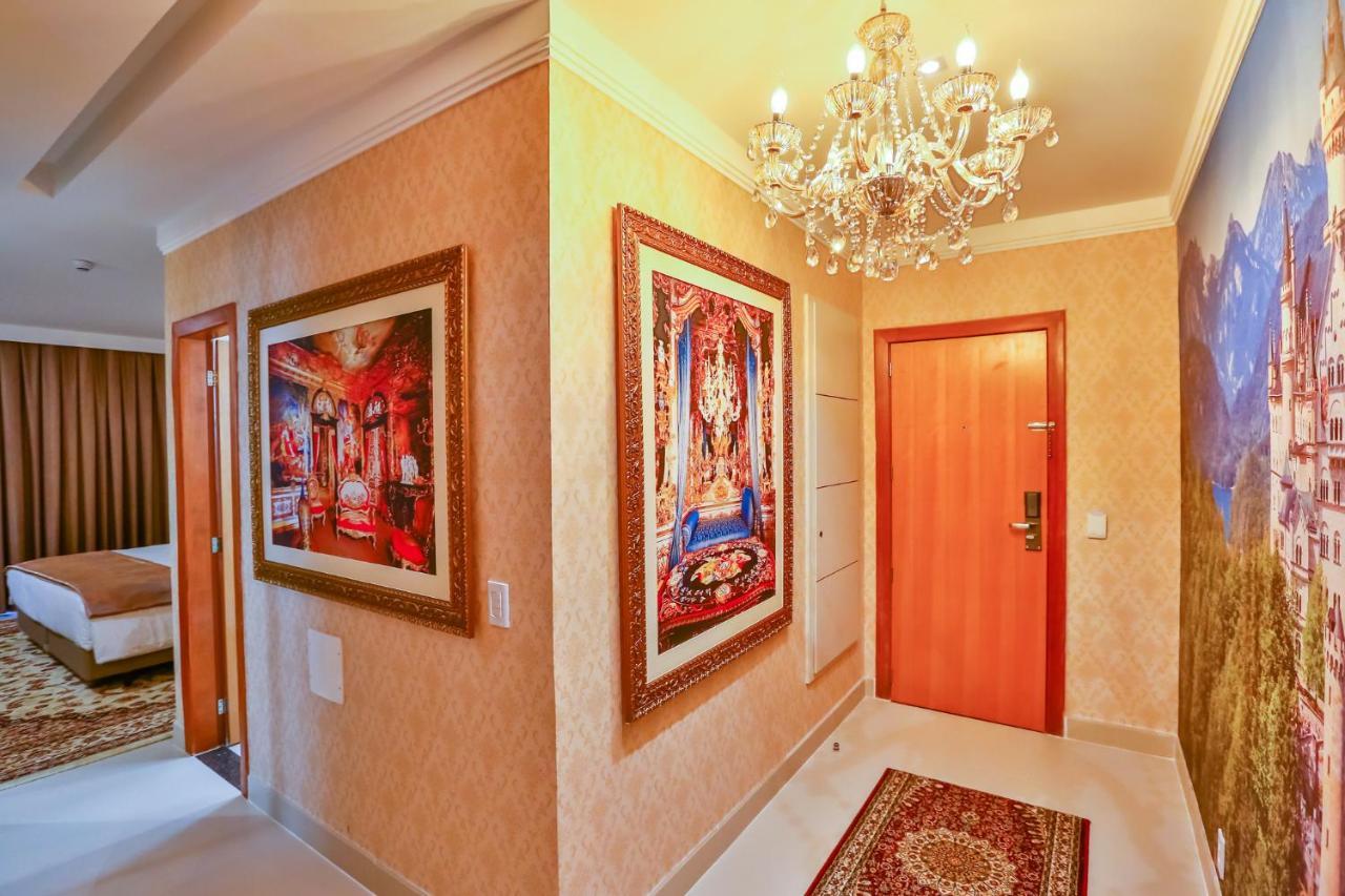 Golden Lis Hotel Boutique جويانيا المظهر الخارجي الصورة Interior of a suite