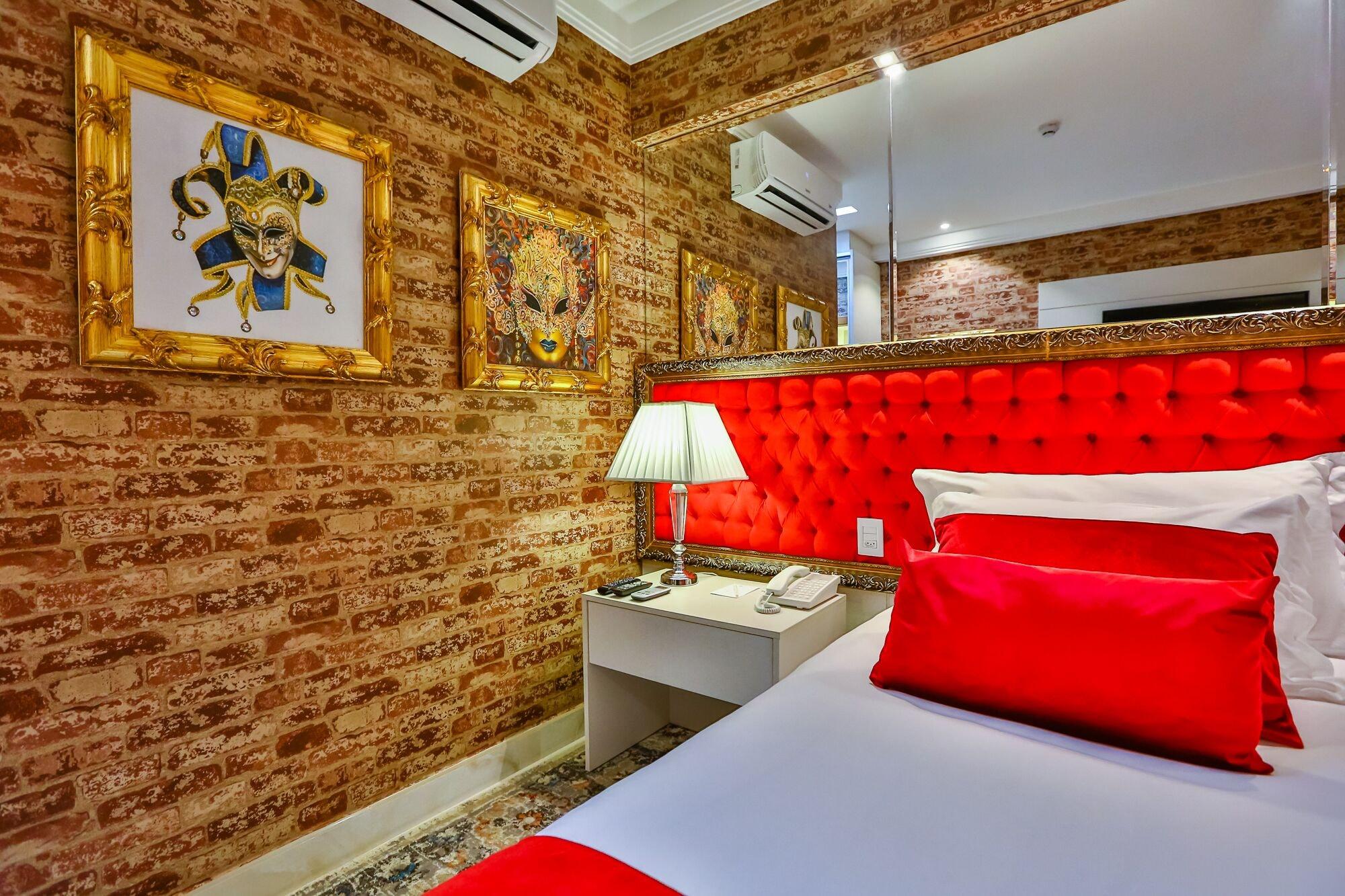 Golden Lis Hotel Boutique جويانيا المظهر الخارجي الصورة A room at the hotel