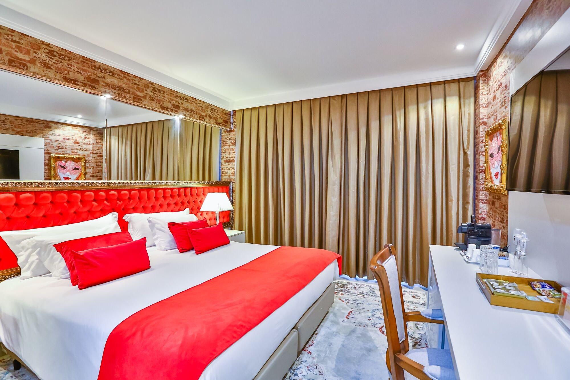 Golden Lis Hotel Boutique جويانيا المظهر الخارجي الصورة A room at the hotel