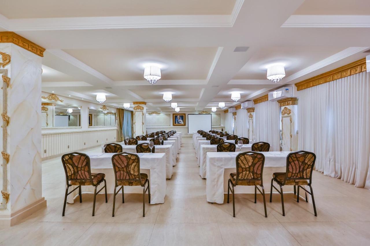Golden Lis Hotel Boutique جويانيا المظهر الخارجي الصورة The conference room