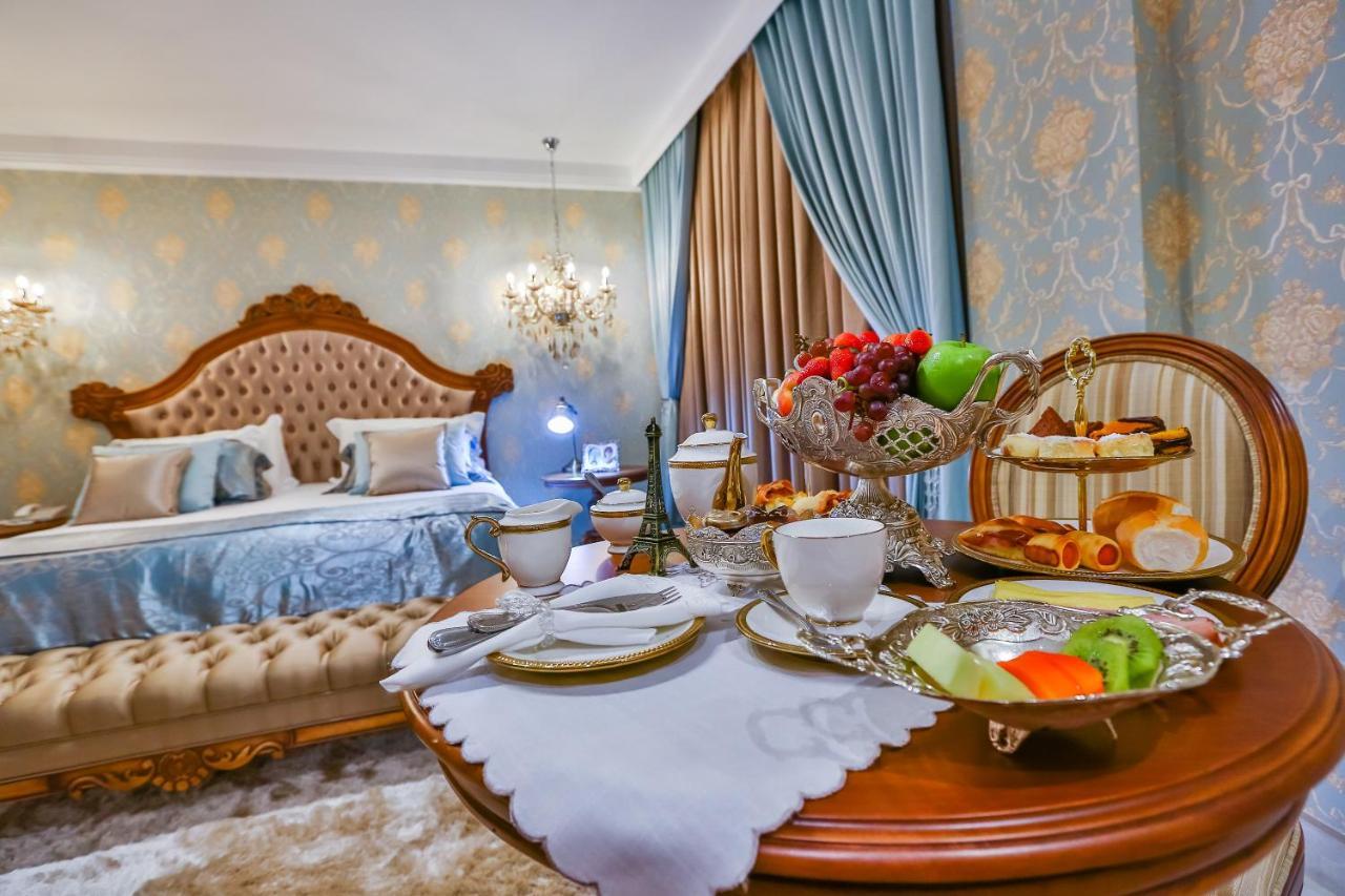 Golden Lis Hotel Boutique جويانيا المظهر الخارجي الصورة A room at the hotel
